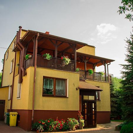 Dom Pod Orzechami Apartment Naleczow Exterior photo