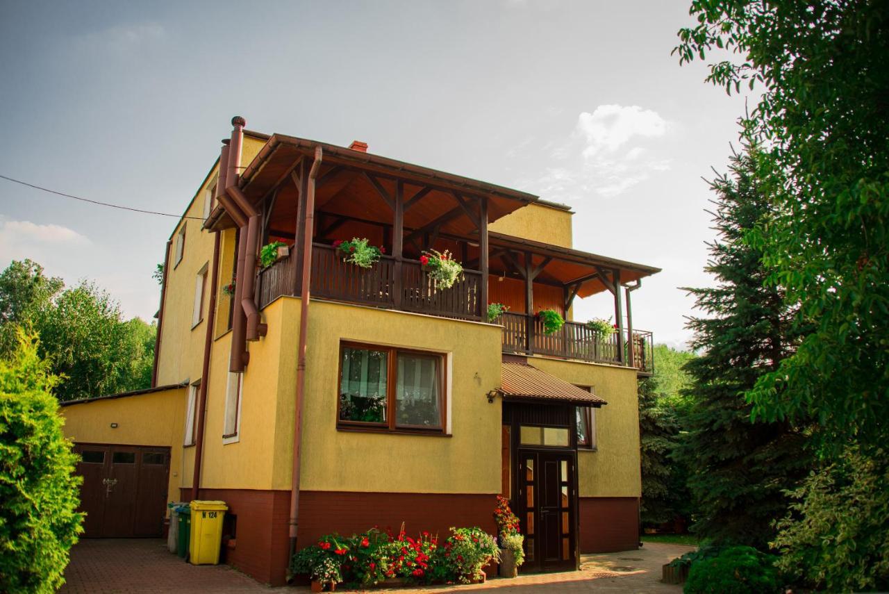 Dom Pod Orzechami Apartment Naleczow Exterior photo